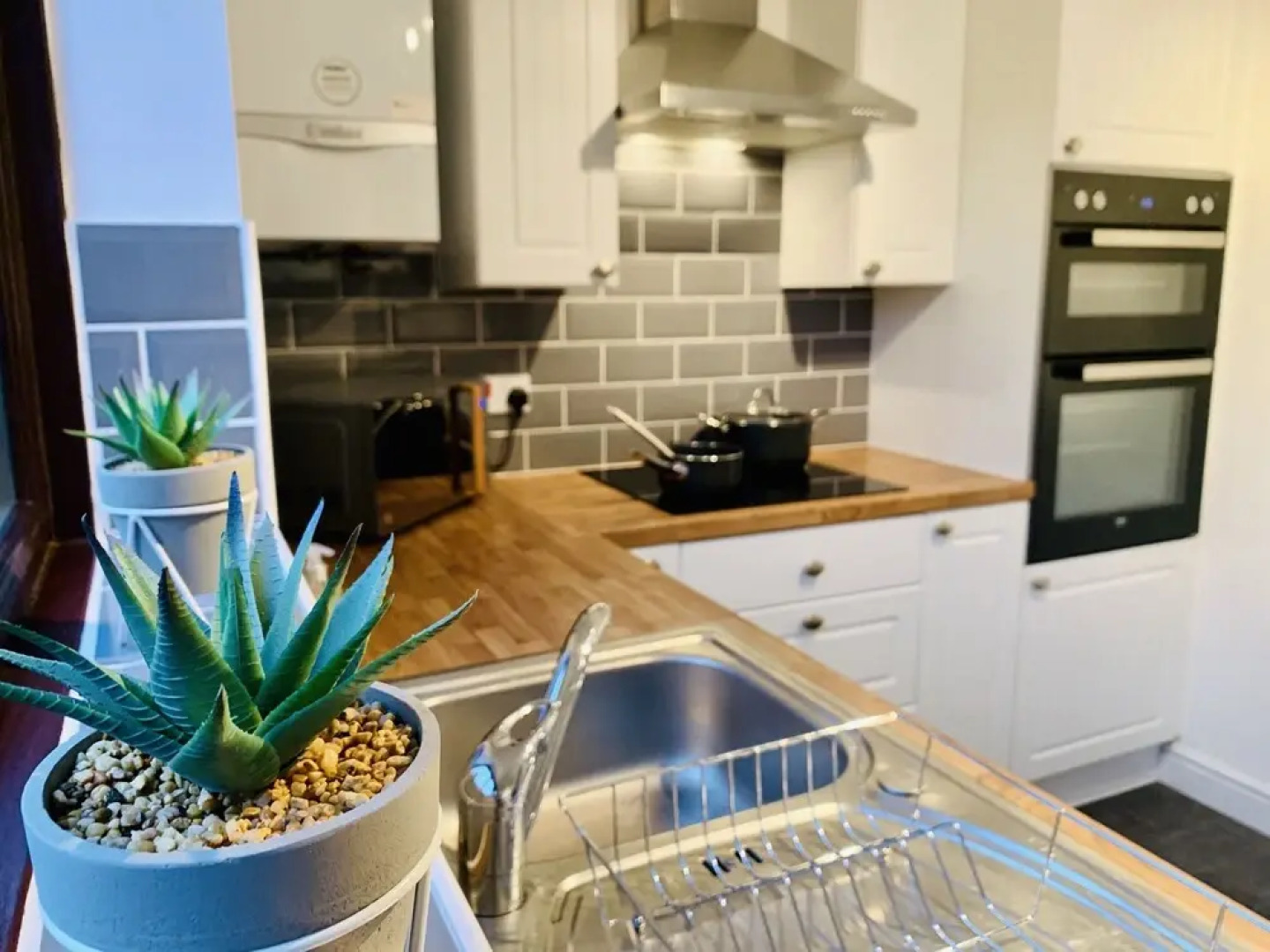 SA Today St Margarets Court Taunton with Fibre Wi-Fi & Netflix