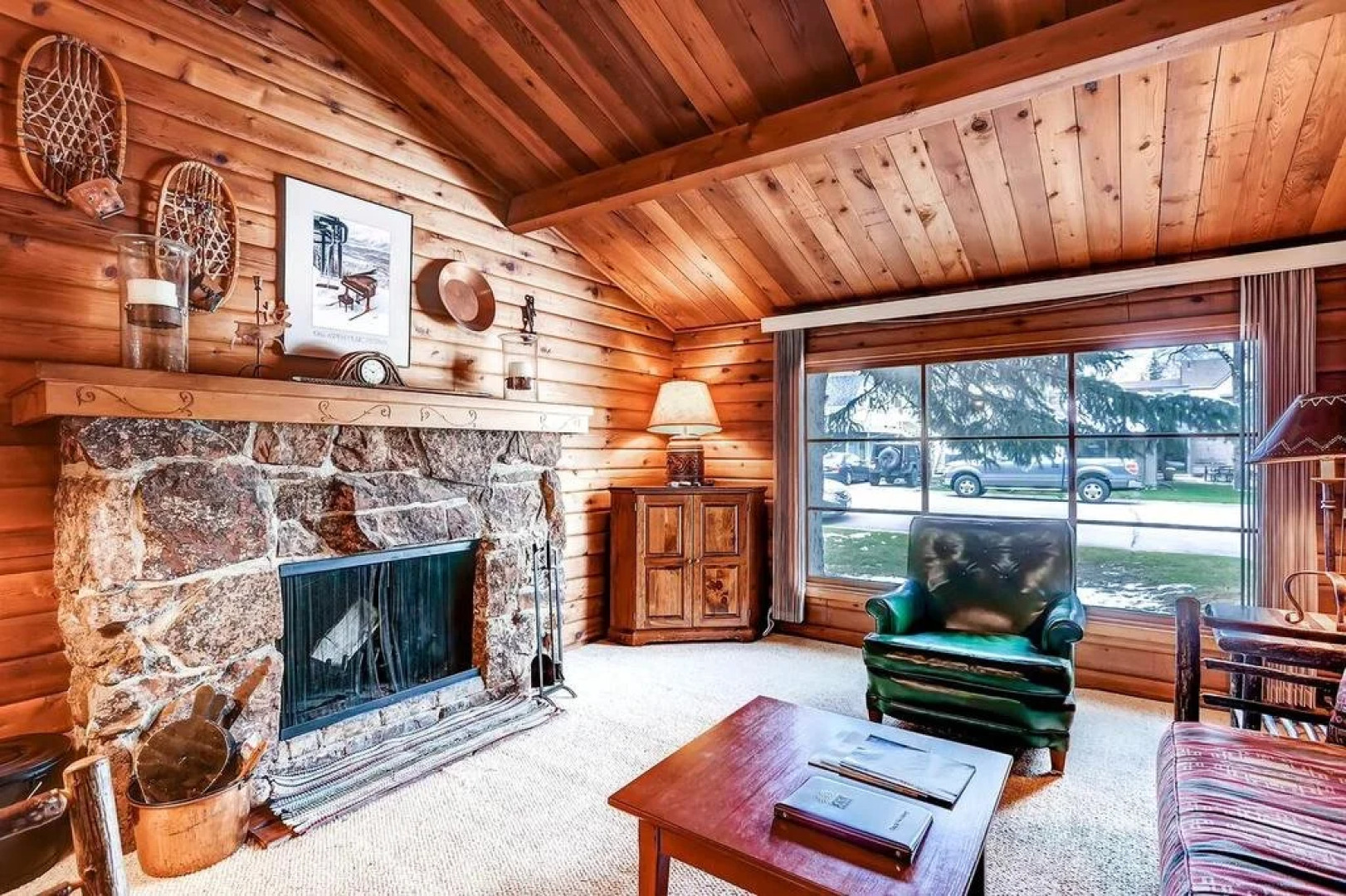 Alm Haus Standard Downtown Private Home by McCartney