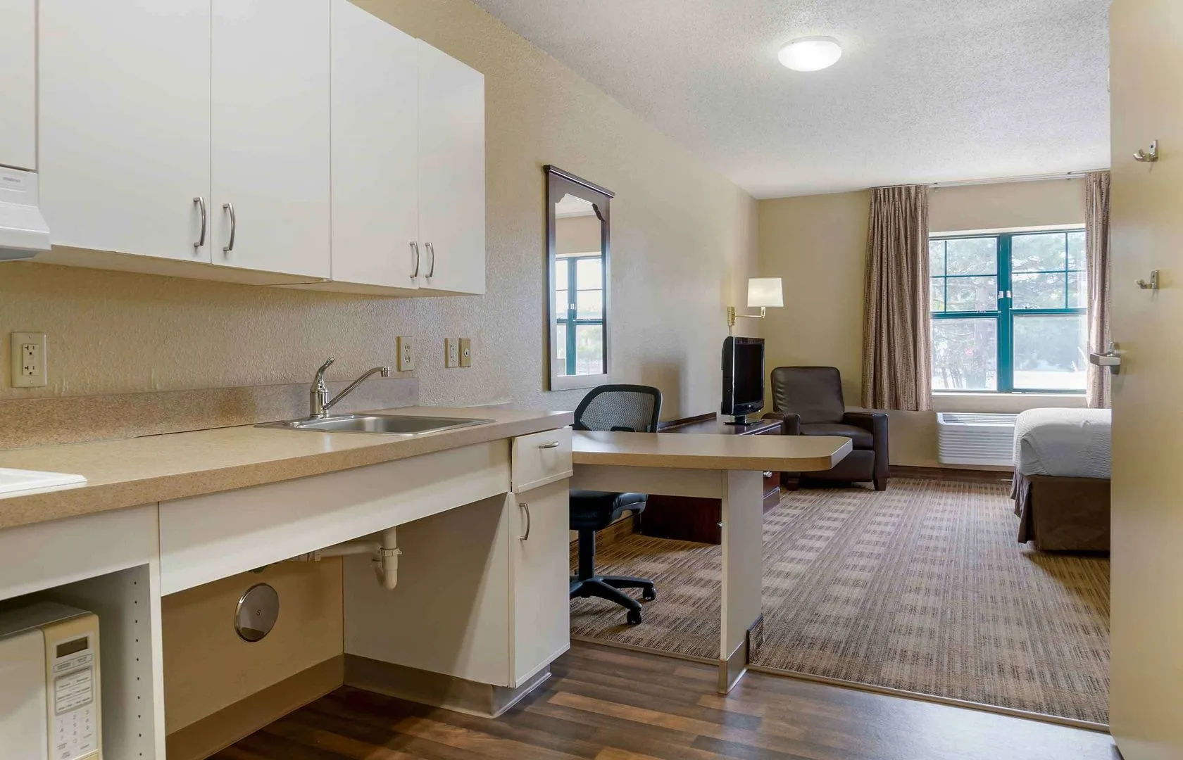 Extended Stay America Select Suites Chicago Naperville West