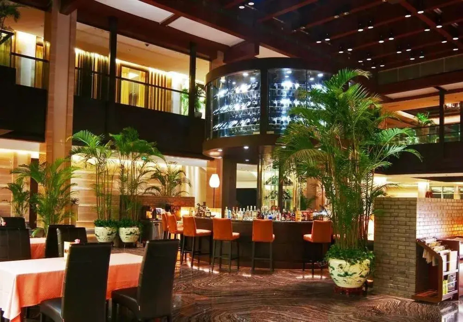 Mirror Lake Hotel
