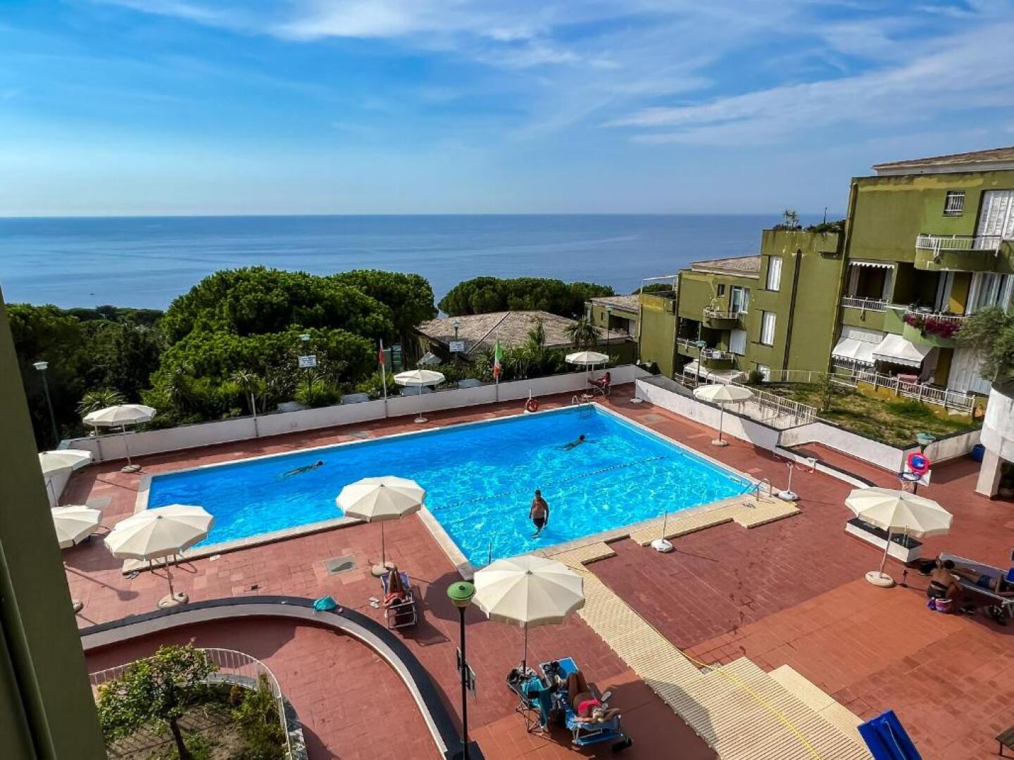 Appartamento in pineta con vista mare e piscina