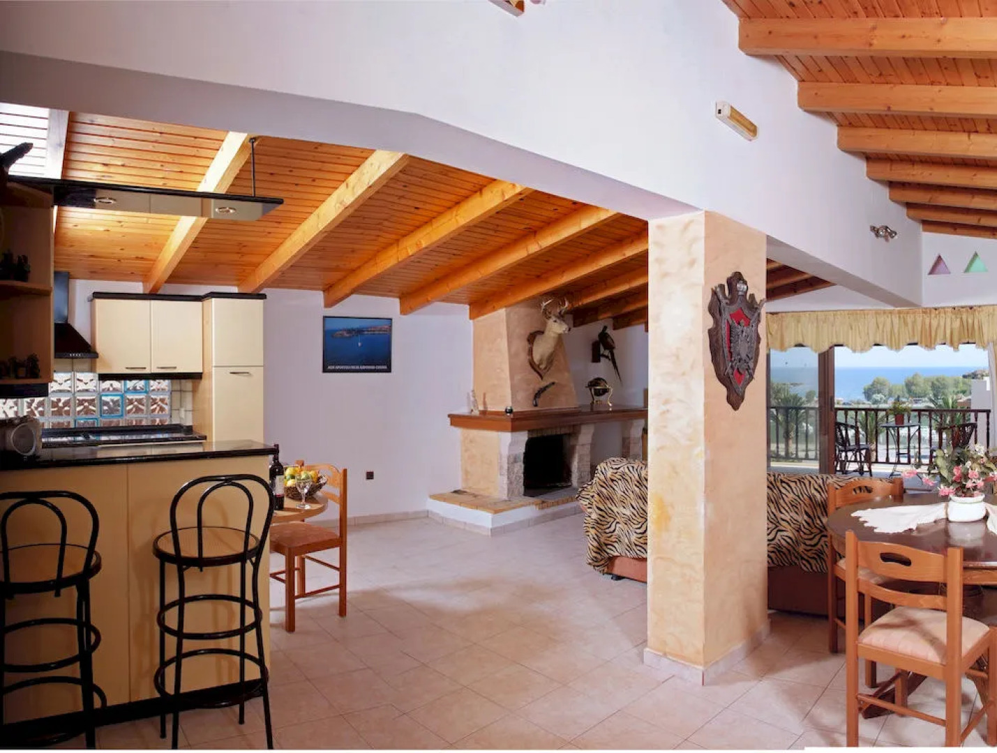 Karavanos Apartments