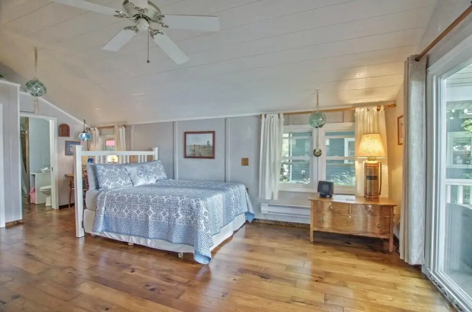 Beautiful Bonita 2 Bedroom Home by Redawning