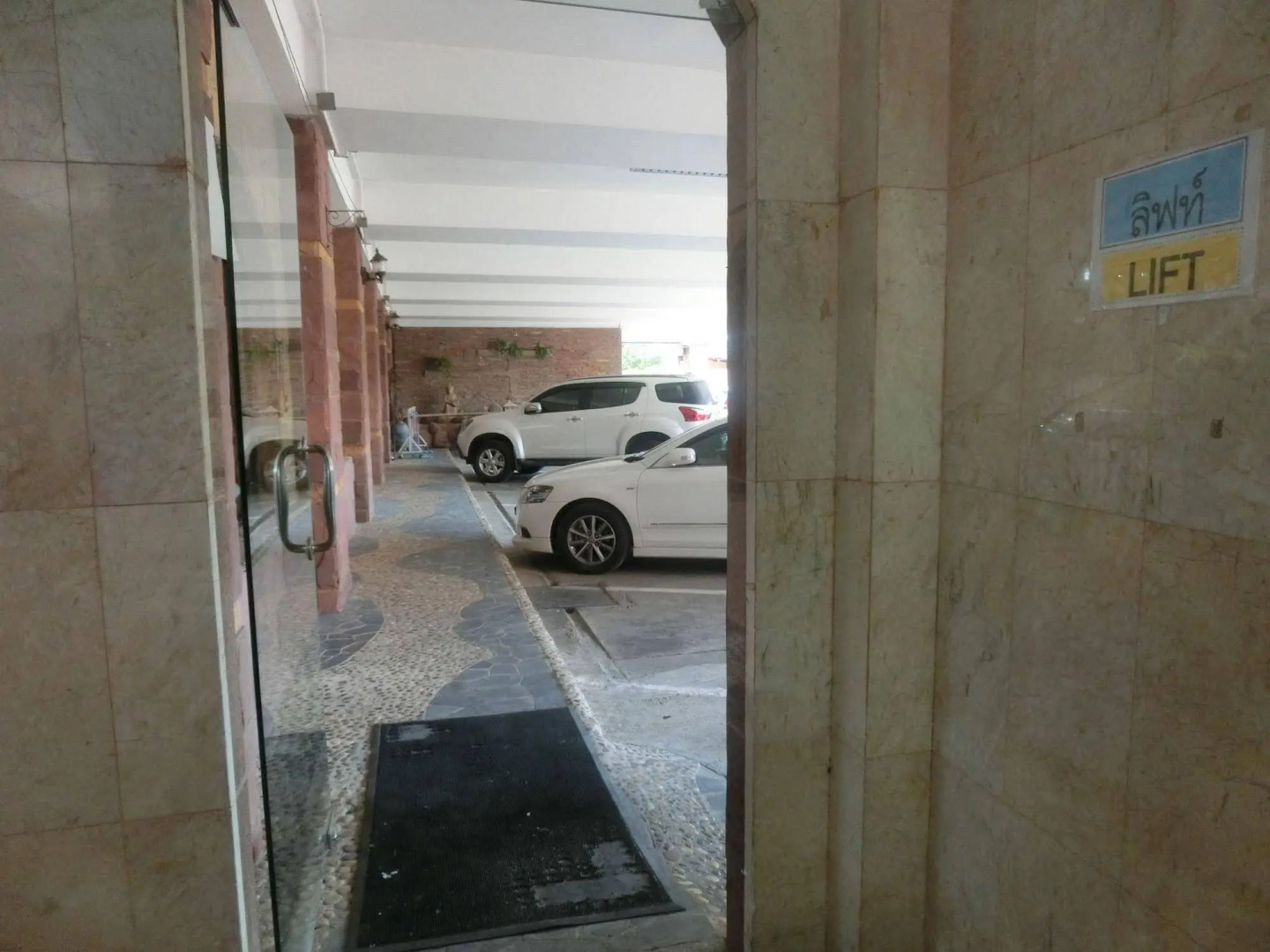 Ayutthaya Thanee Hotel