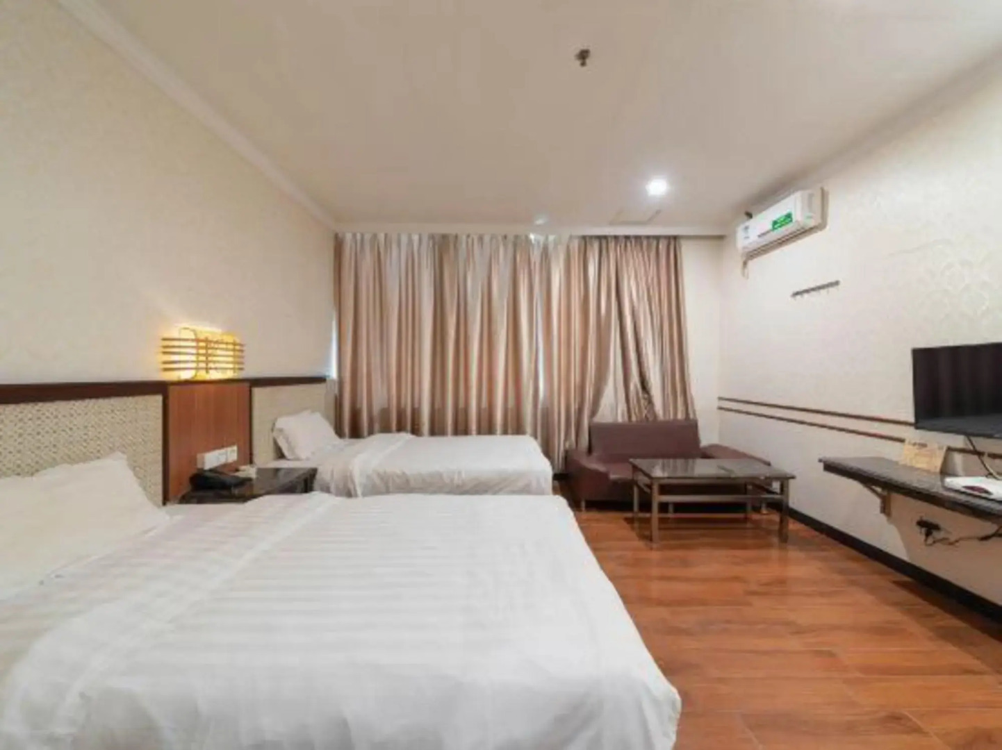 Xinjunyue Hotel Xincheng Passenger Station Branch