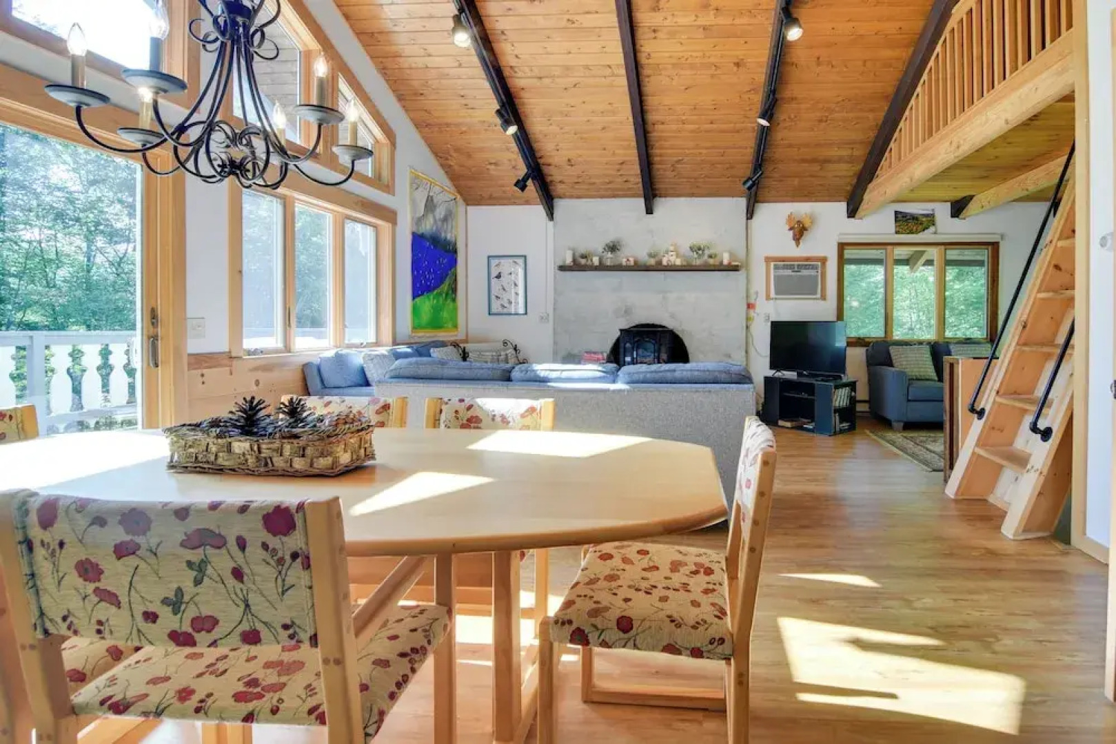 Beautiful Chalet ~ 5 Miles to Attitash Mountain