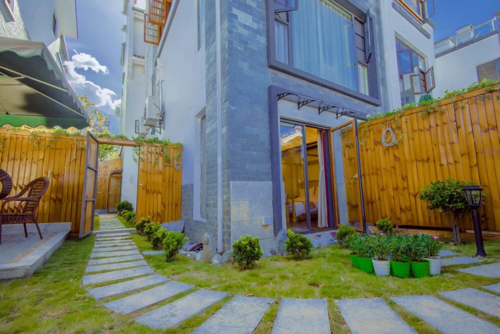 Loving Clouds Family Inn