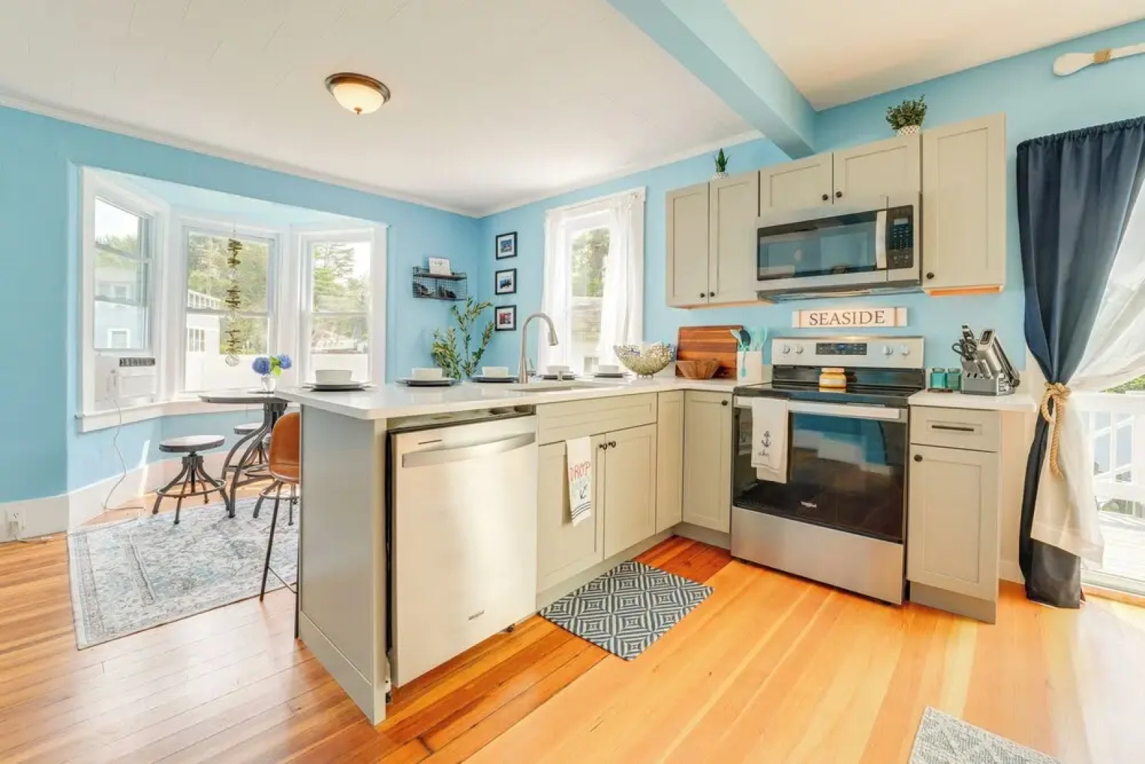 Charming Home < 2 Mi to Ocean Park & Pier!