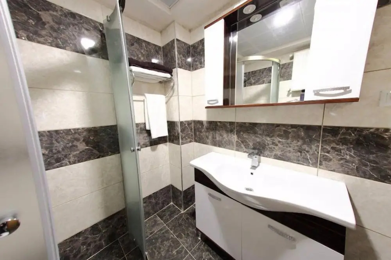 Grand Ari Hotel