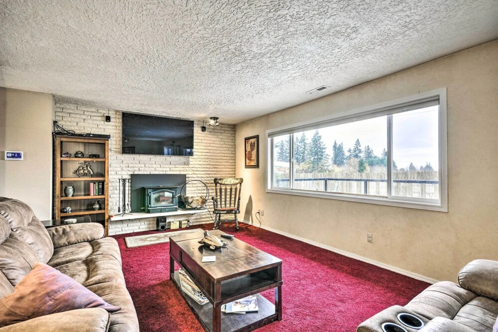 Vancouver Home w/ Hot Tub < 15 Mi to Portland!