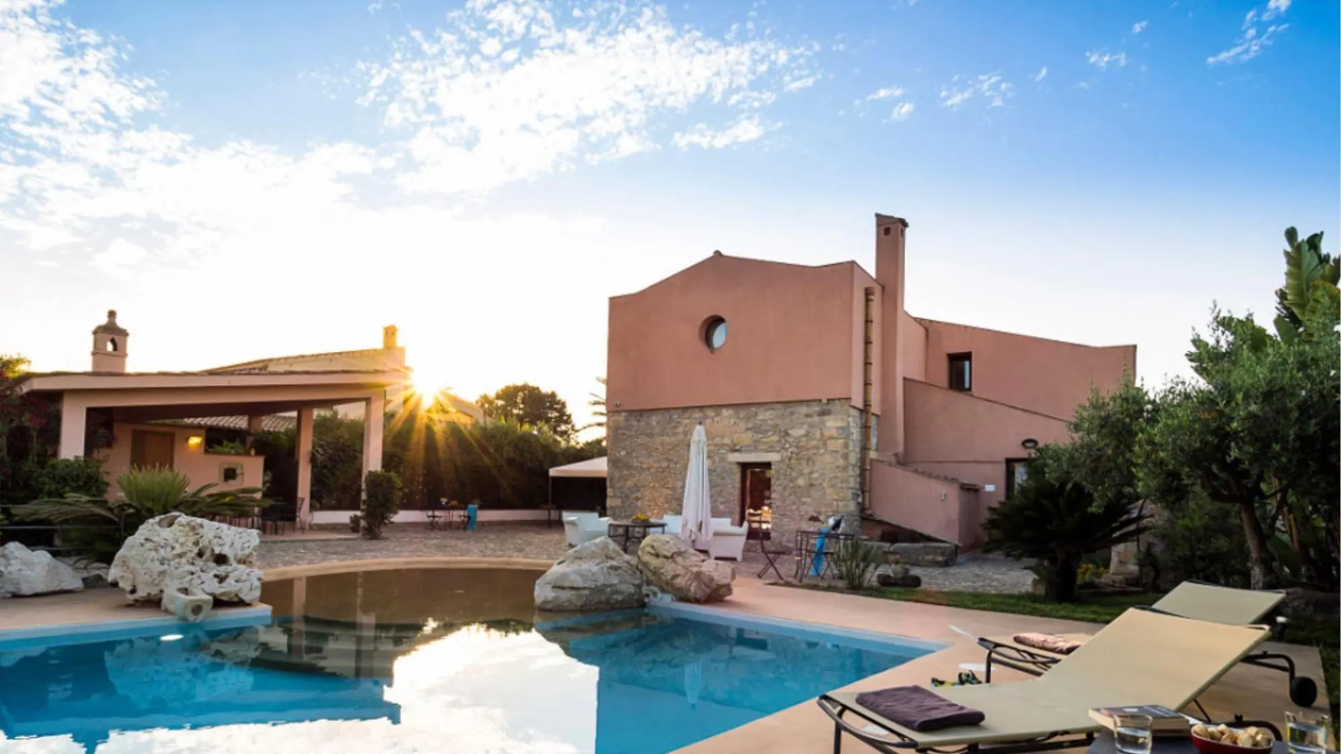 Independent villa up to 16 guests-VILLA DELLO ZINGARO