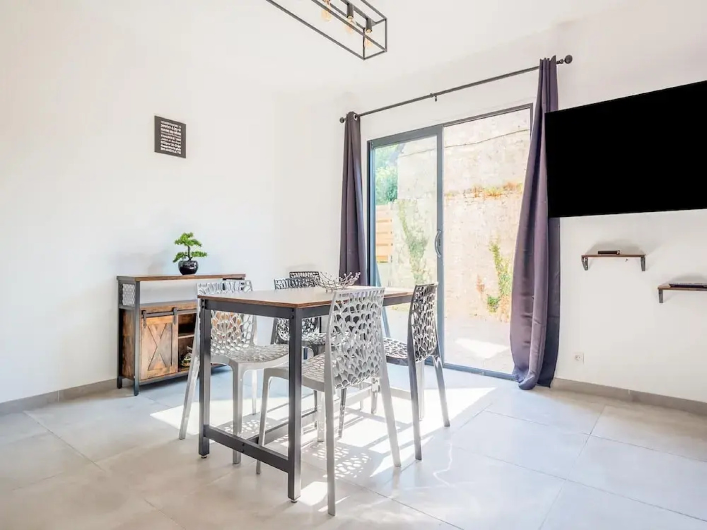 Stylish Beachside Retreat