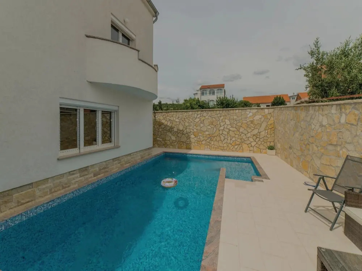 Spacious Villa in Maslenica with Swimming Pool