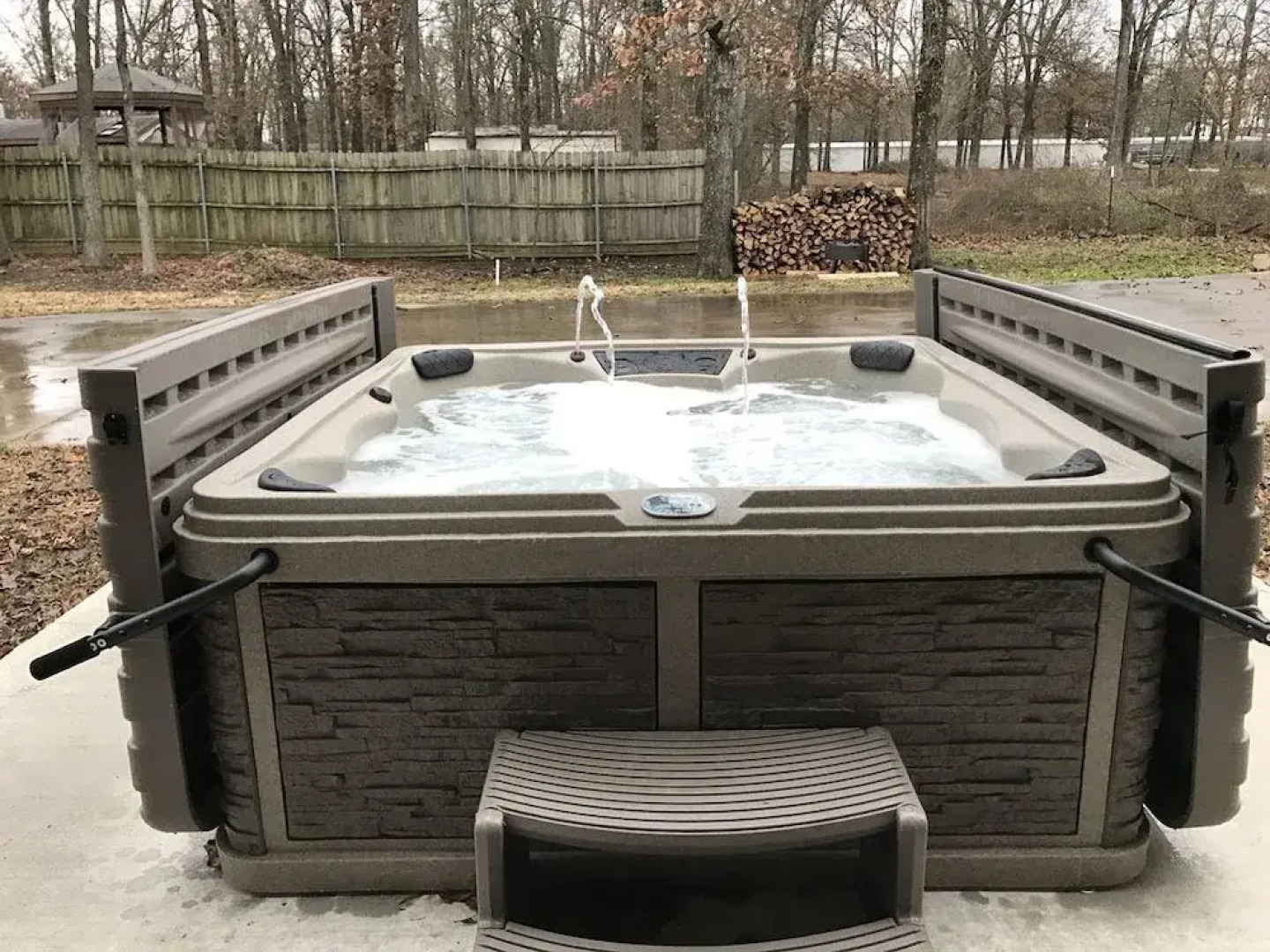 Family Friendly Lake House Located at Mid-west arm of Lake Fork