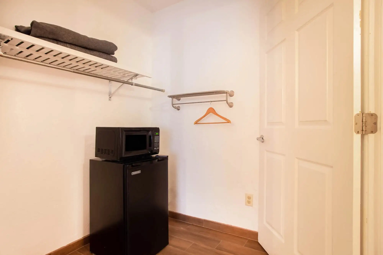 OYO Waterfront Hotel - Cape Coral/Fort Myers, FL