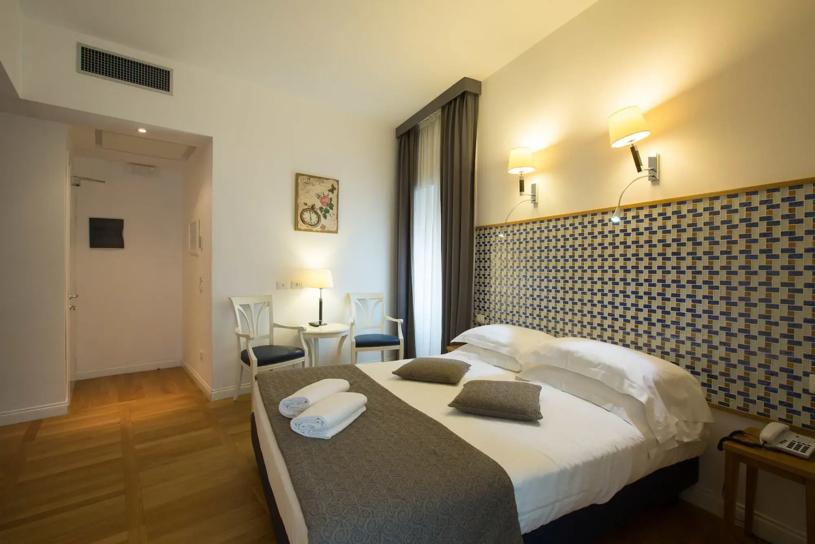 Floris Hotel