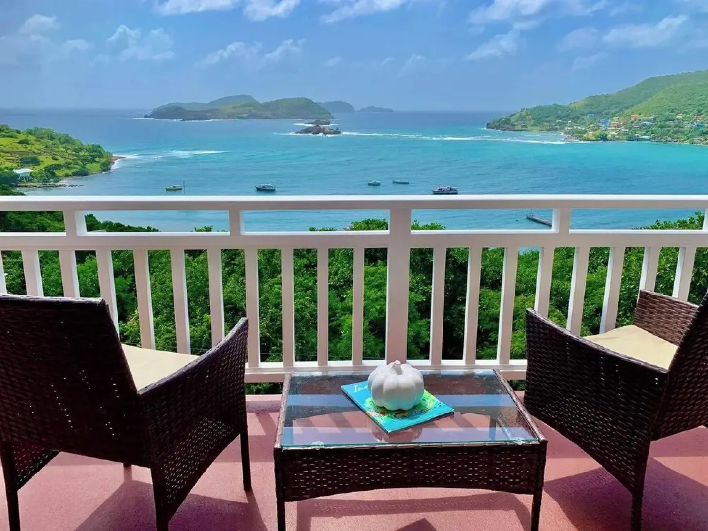 Stunning 3 Bed Villa, Balcony & Sea View