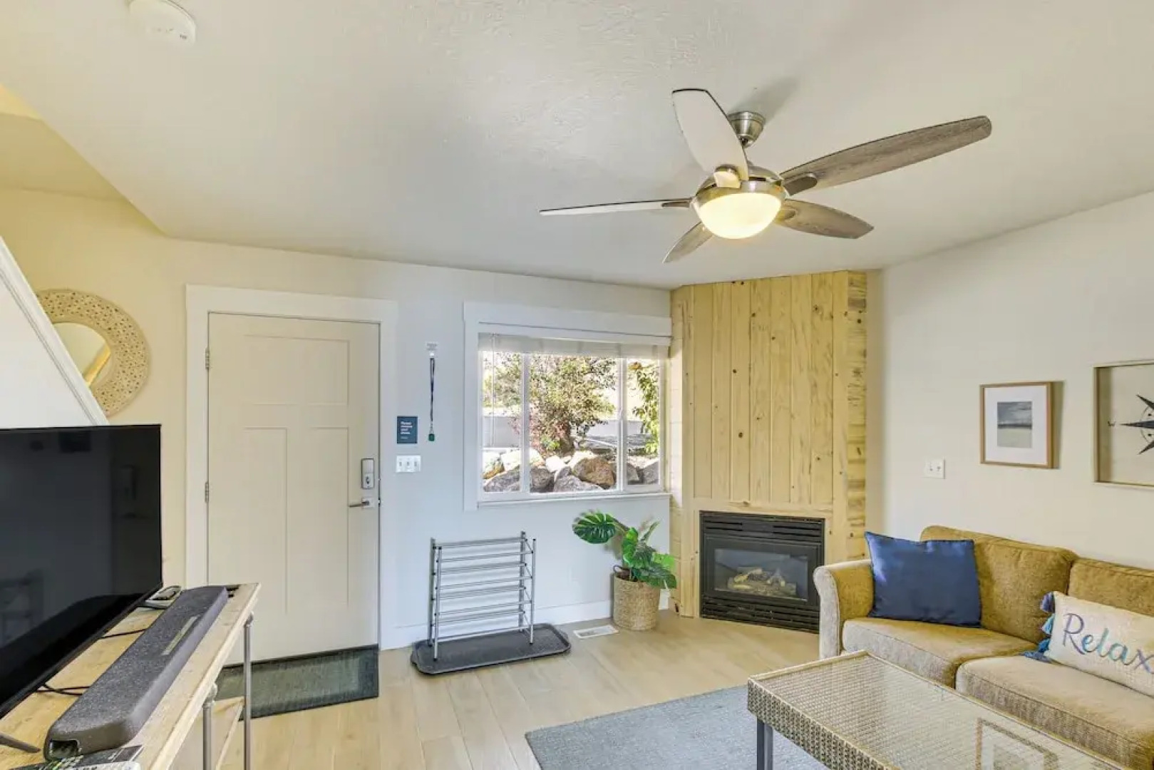 Spacious Garden City Townhome w/ Lake Views!