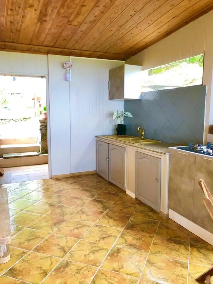 House With 2 Bedrooms in Saint benoît, With Wonderful sea View and Enclosed Garden