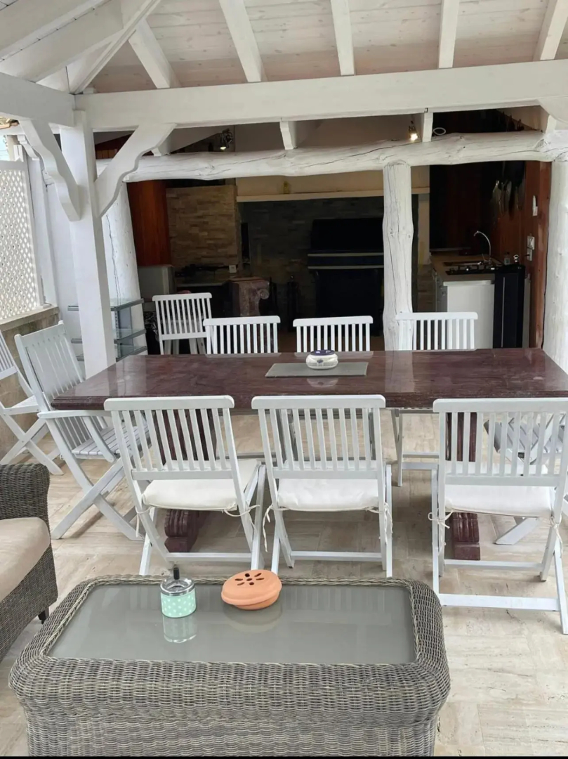 Habitación con cama extra doble más sofa cama apta hasta para 4 personas con baño privado