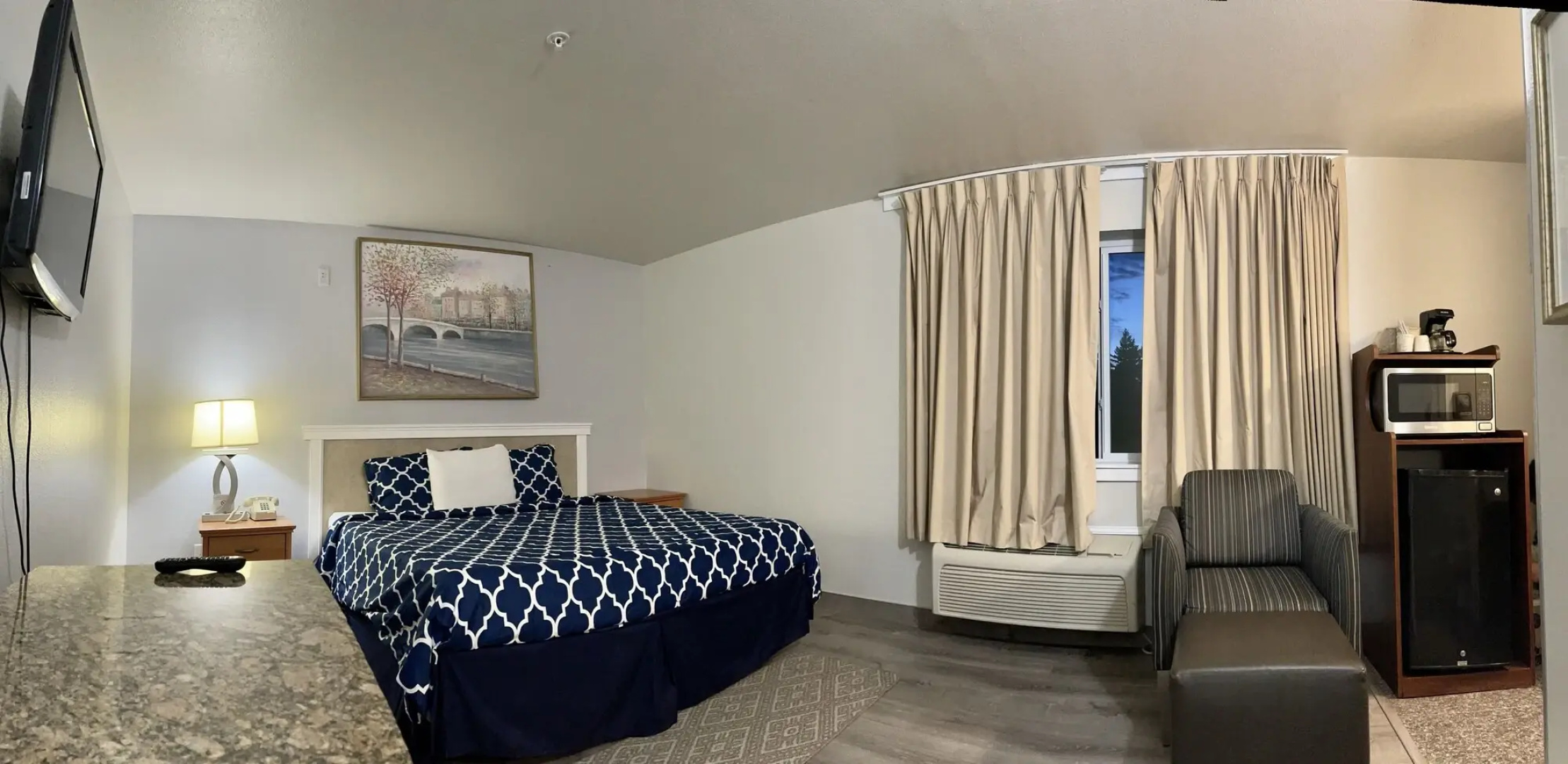Americas Inn and Suite