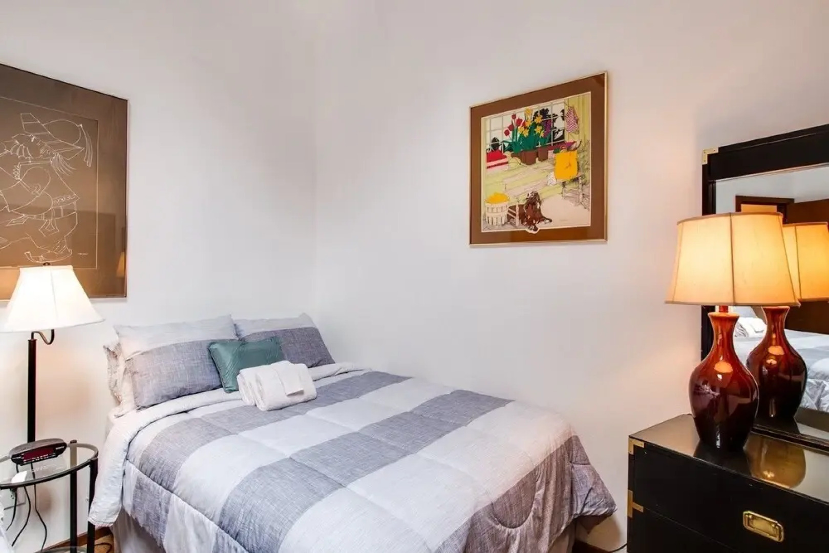 31sw - Fireplace - Wifi - Washer/dryer - Sleeps 4 2 Bedroom Home by RedAwning