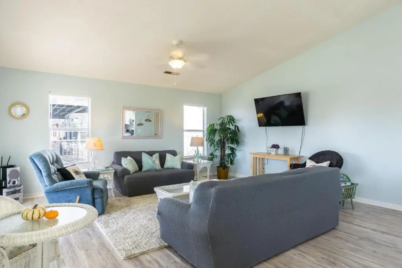 See Otter by Oak Island Accommodations