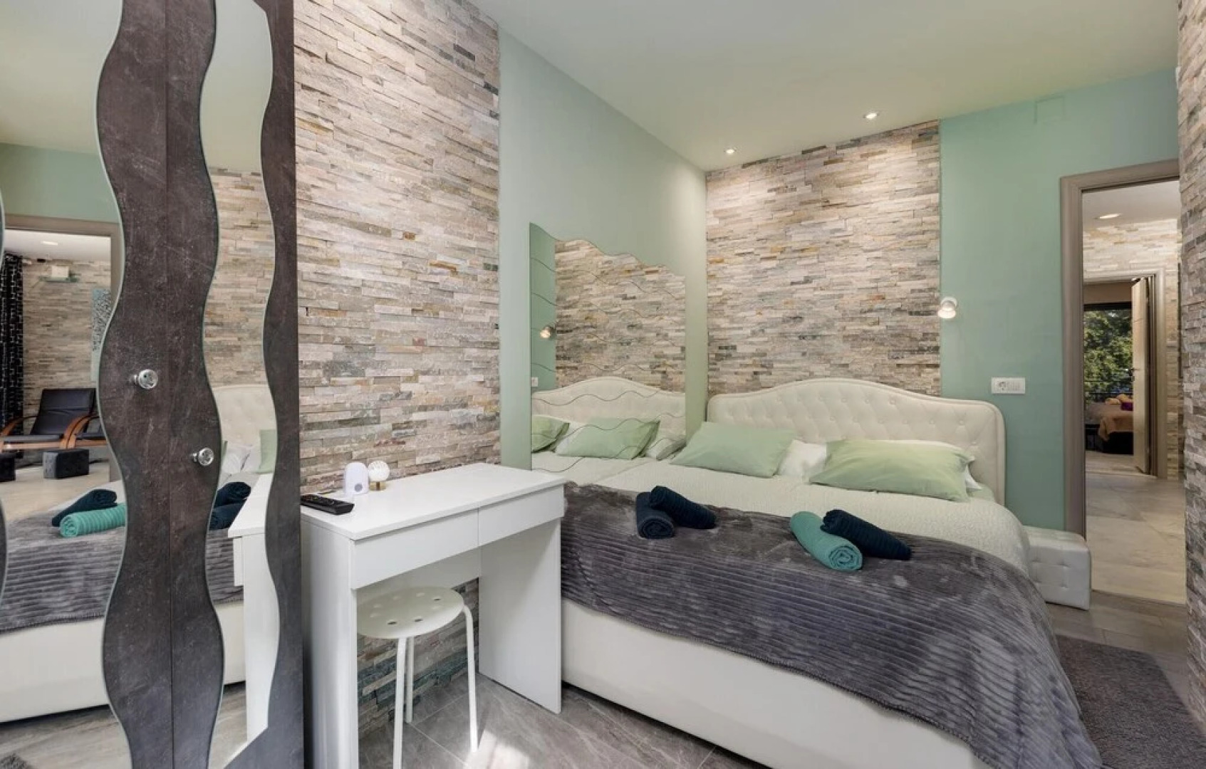 Awesome Home in Vantacici With Jacuzzi, Sauna and Wifi