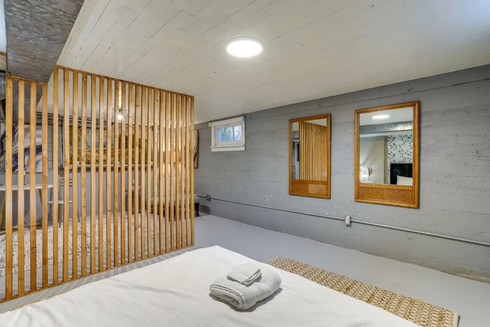 Quaint Studio w/ Sauna: 5 Mi to Space Needle