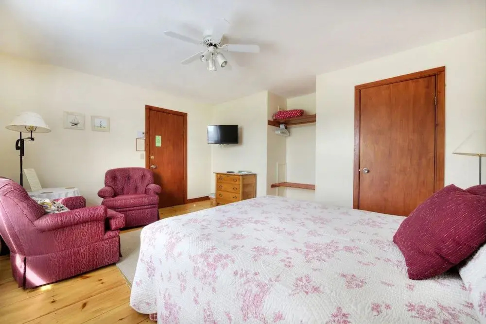 Bayview Pines Country Inn Apartments