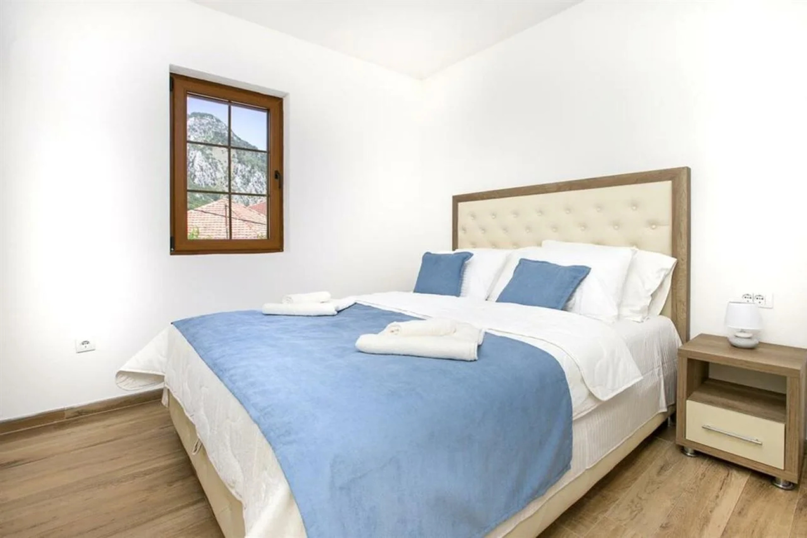 Apartments Mezini 11