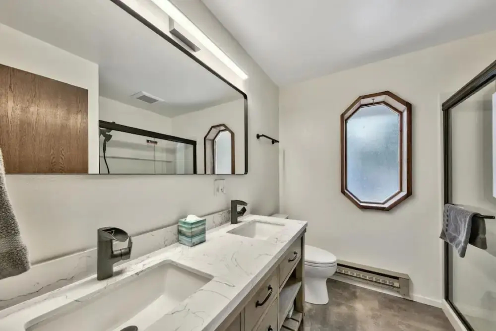 3685s River View Retreat 4 Bedroom Home by RedAwning