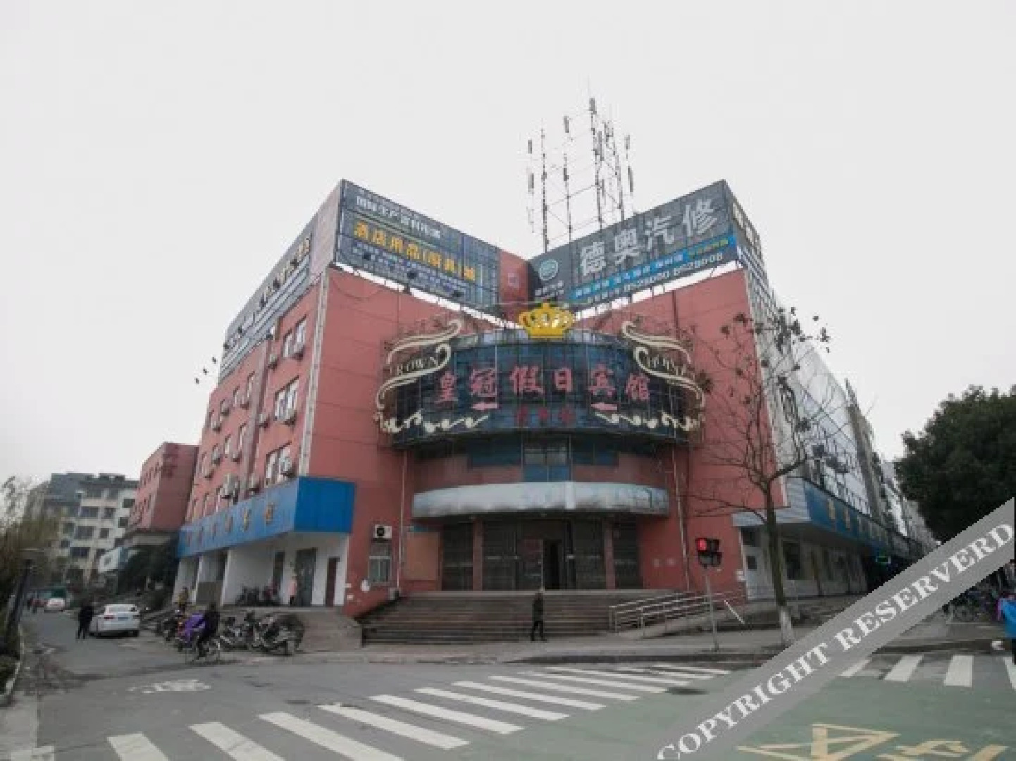 Quzhou Crown Holiday Hotel