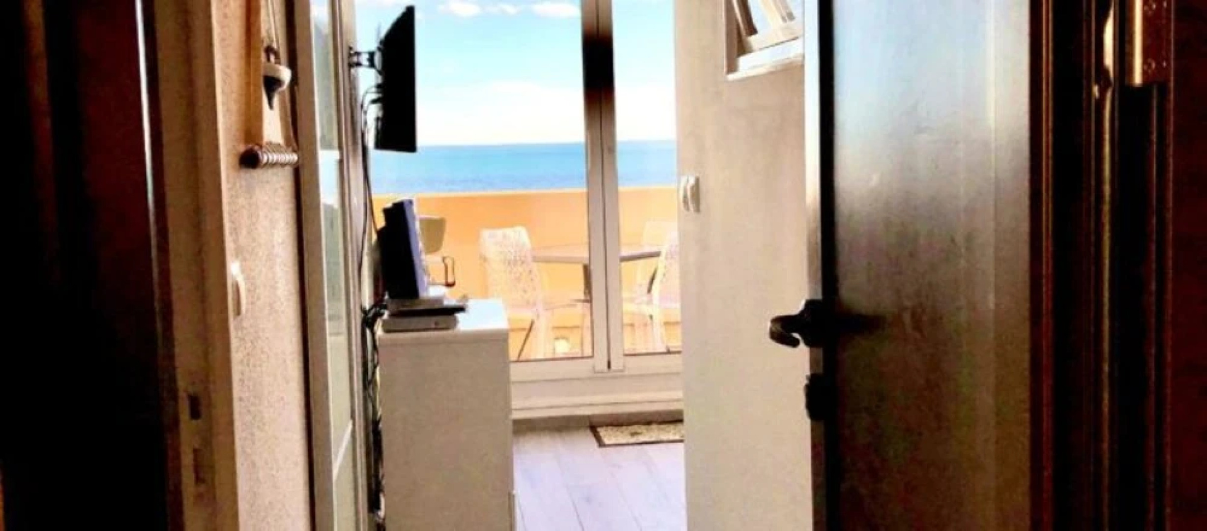 Magnifique T2 piscine mer wifi clim parking