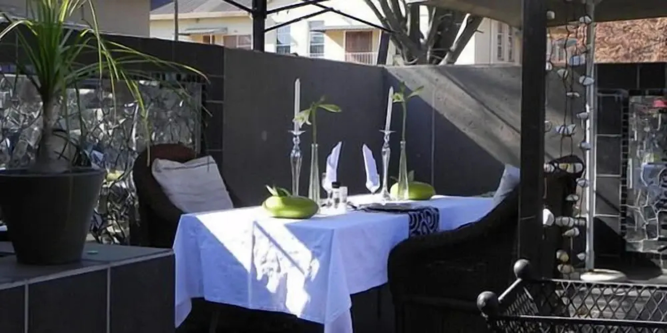 44 On Ennis Guest Lodge and Restaurant