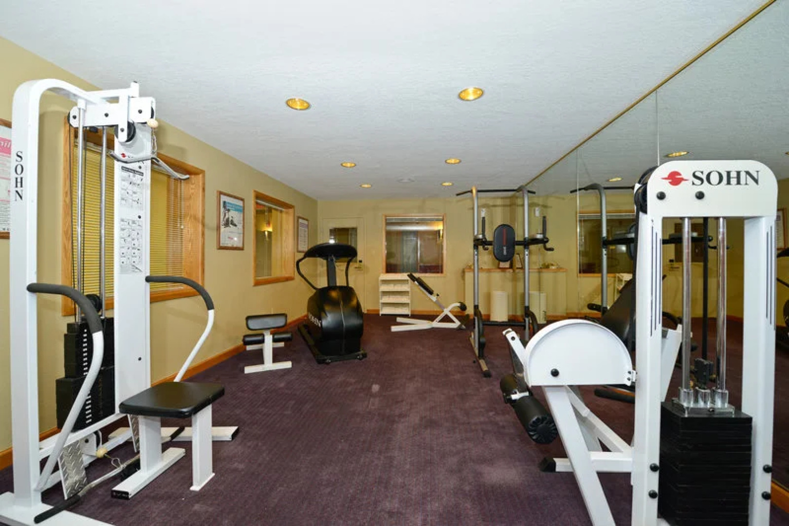 Days Inn & Suites By Wyndham Kalamazoo