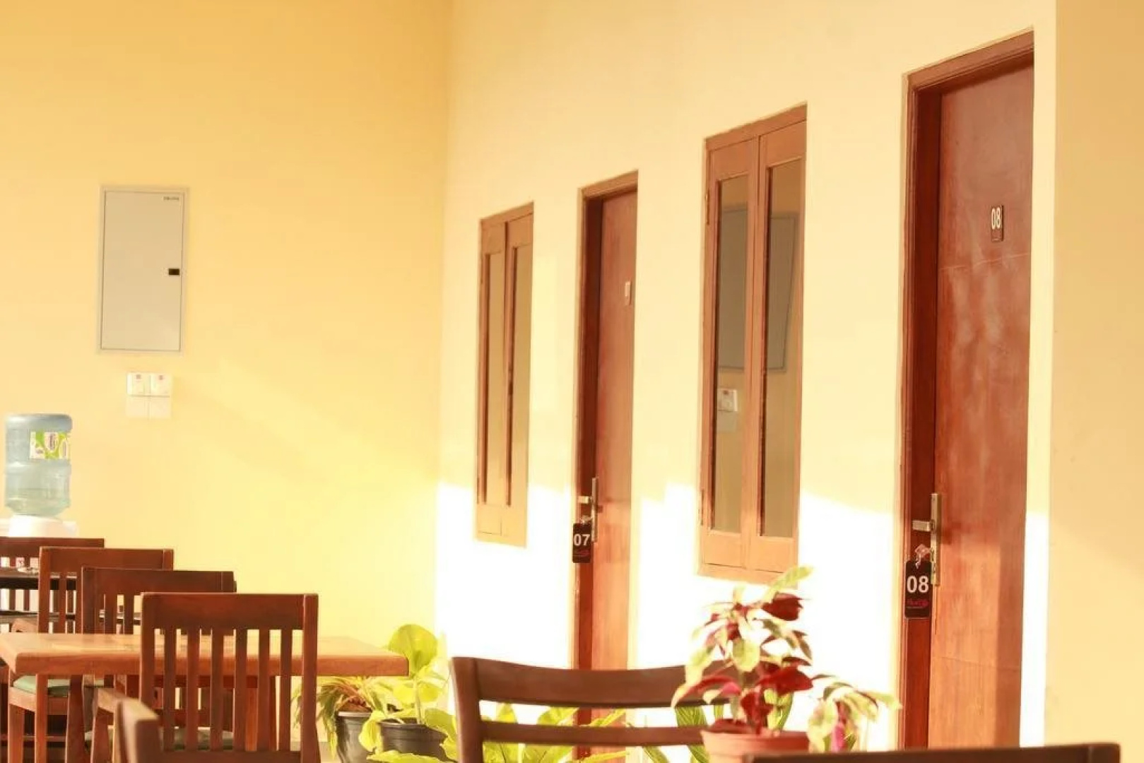 Pearl City Hotel