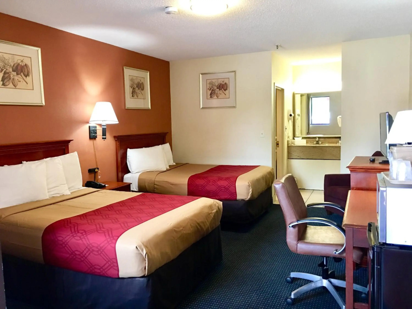 Red Carpet Inn Norwalk