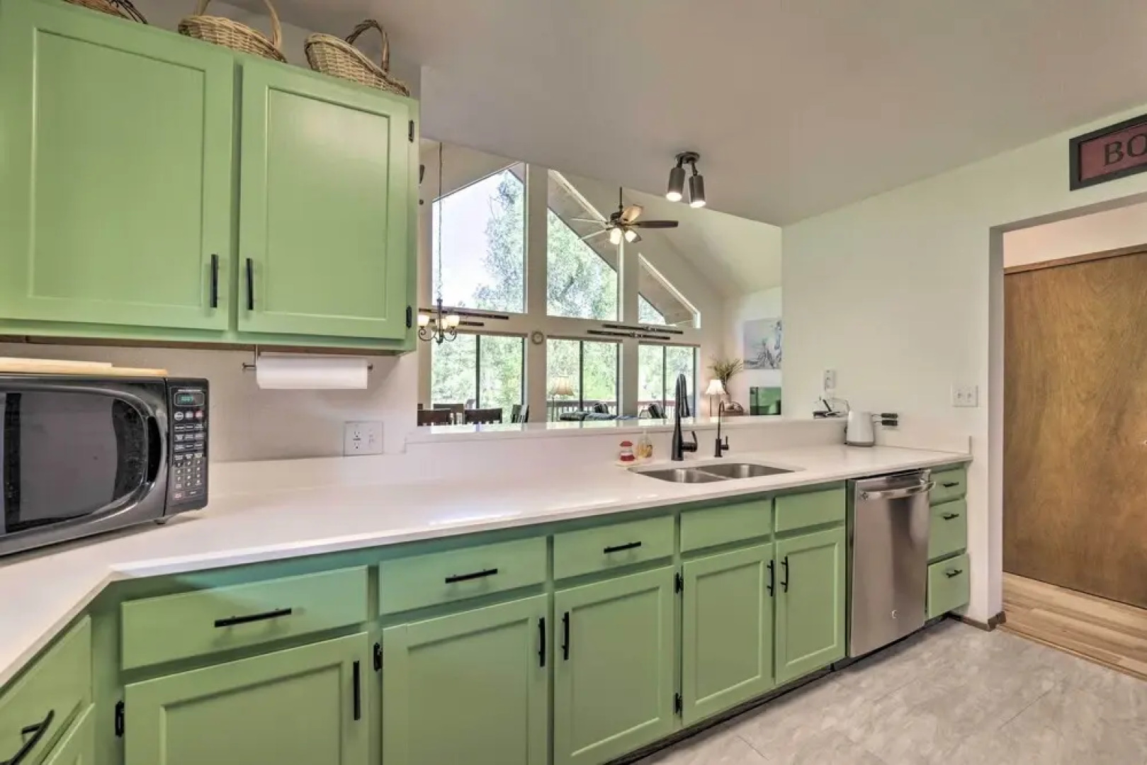 'the River Home' Cabin w/ Yard: Near Wolf Creek!