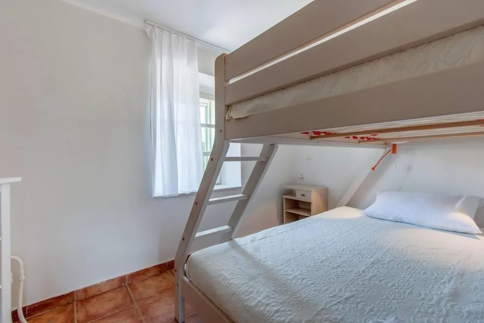 Lovely 15th Century Apartment in Osor