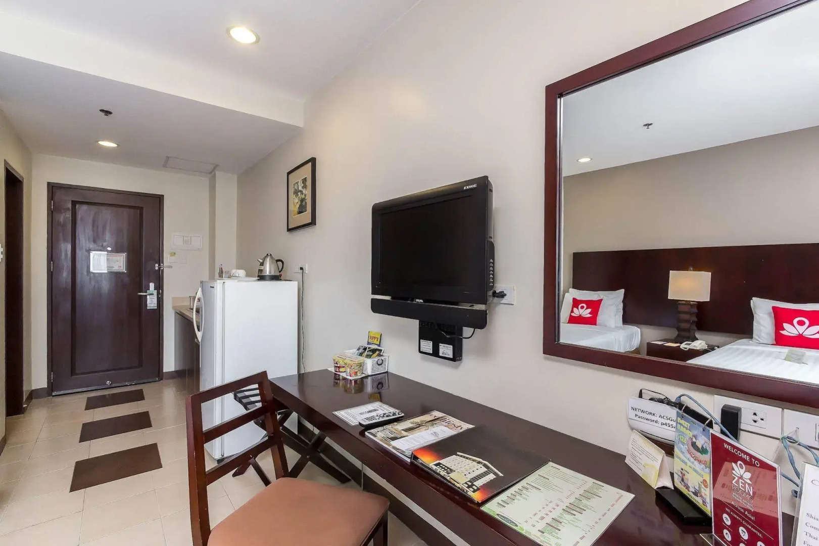 ZEN Rooms Cortes Street