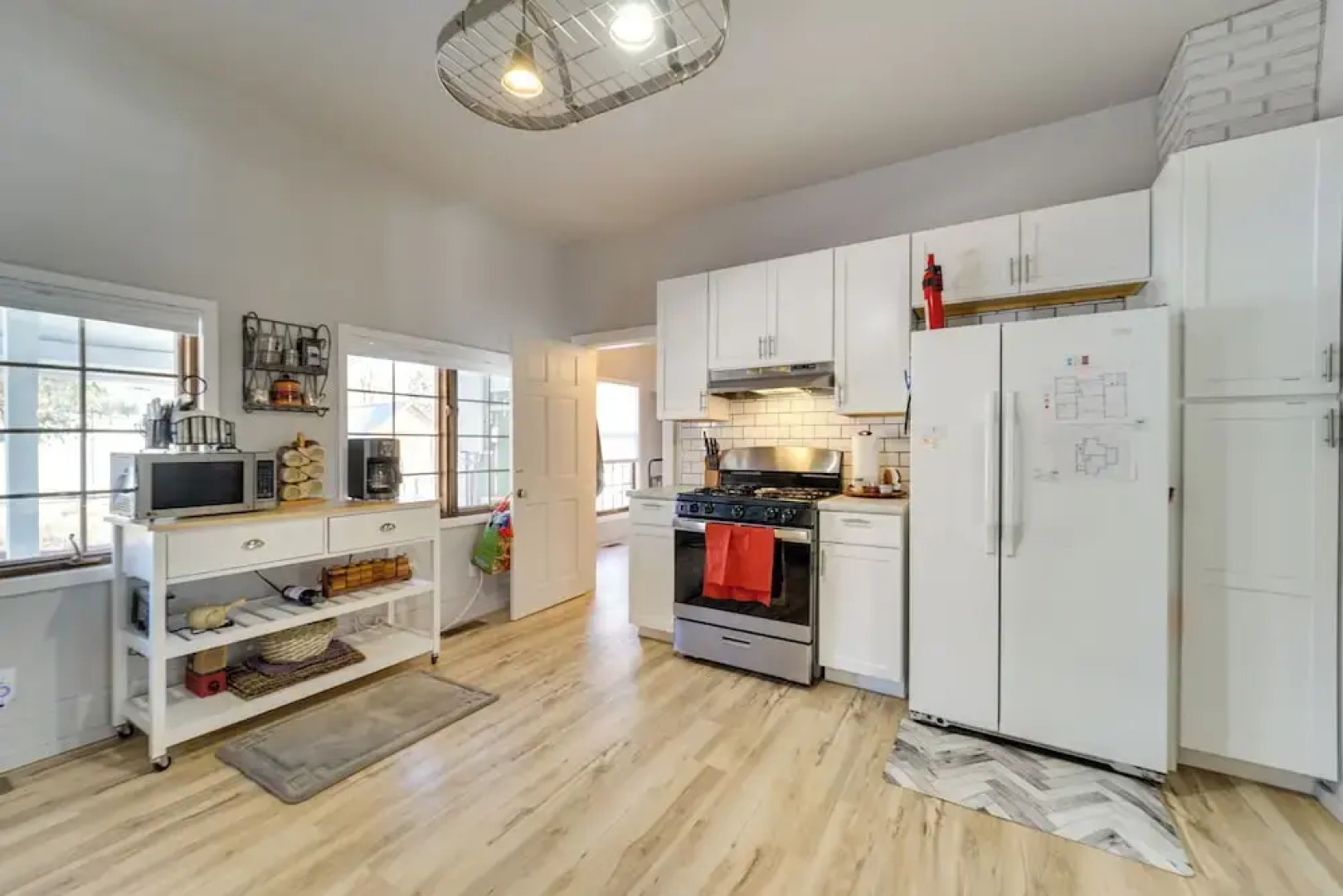 'dolorable' Home w/ Yard - Walk to River!