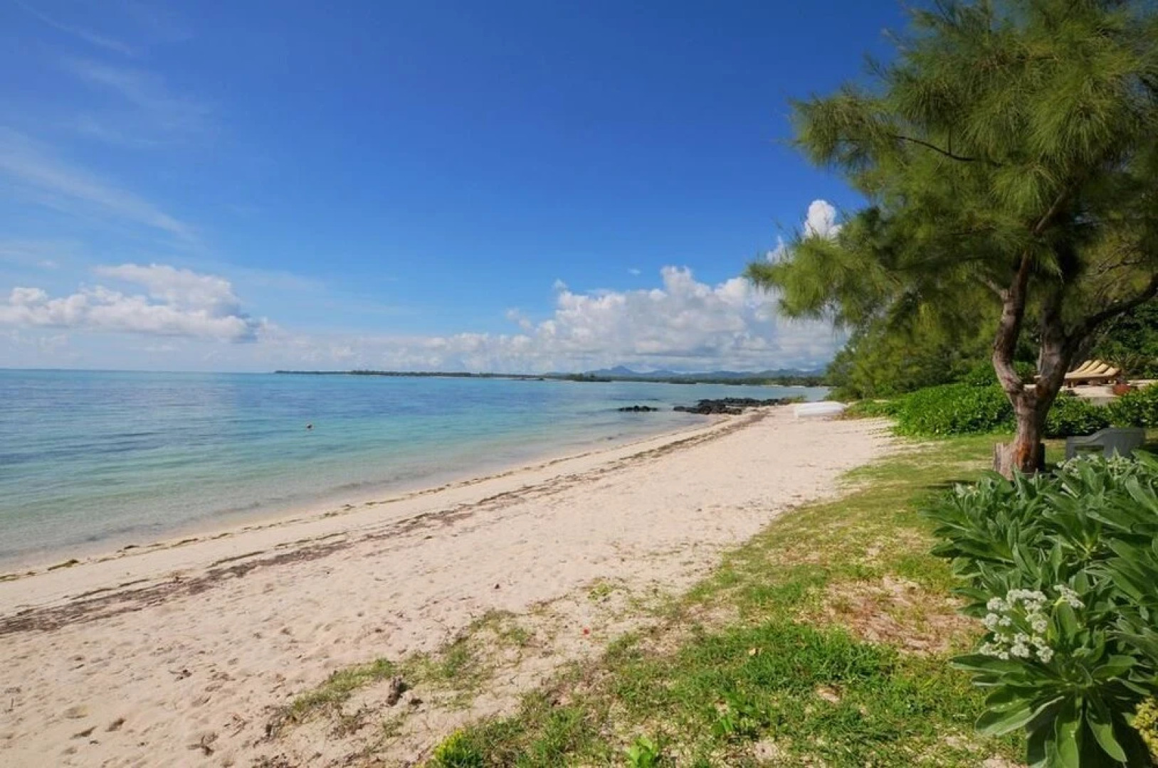 Beach and Pool Poste Lafayette
