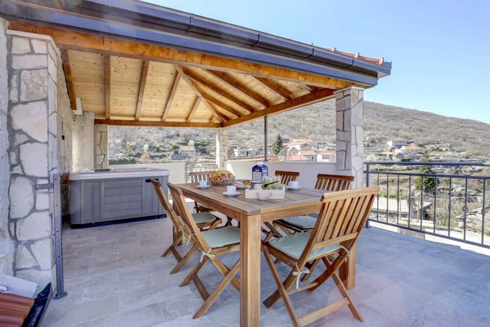 Rustic Stone House Bajeli with Jacuzzi