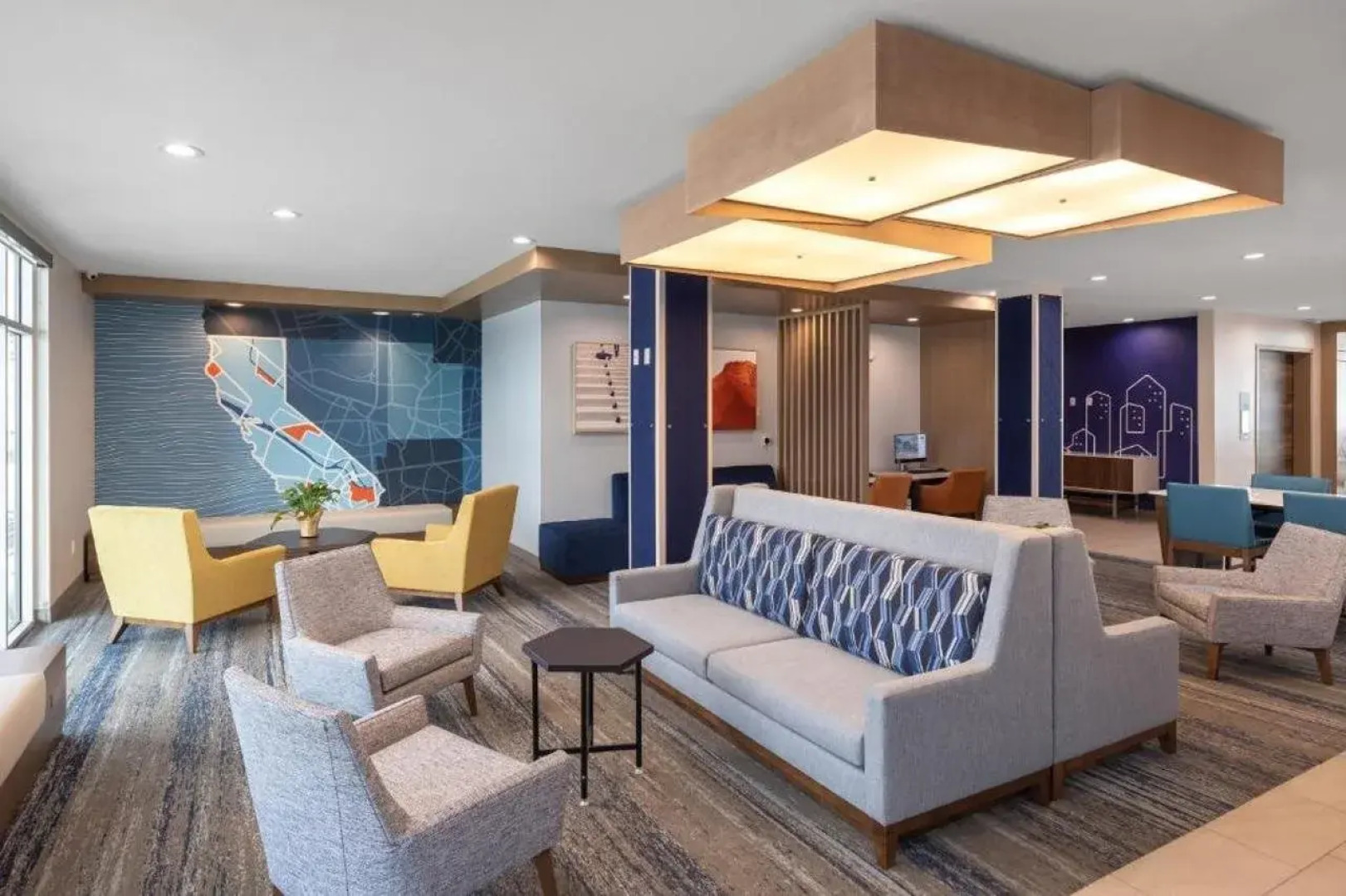 Holiday Inn Express & Suites Hawaiian Gardens