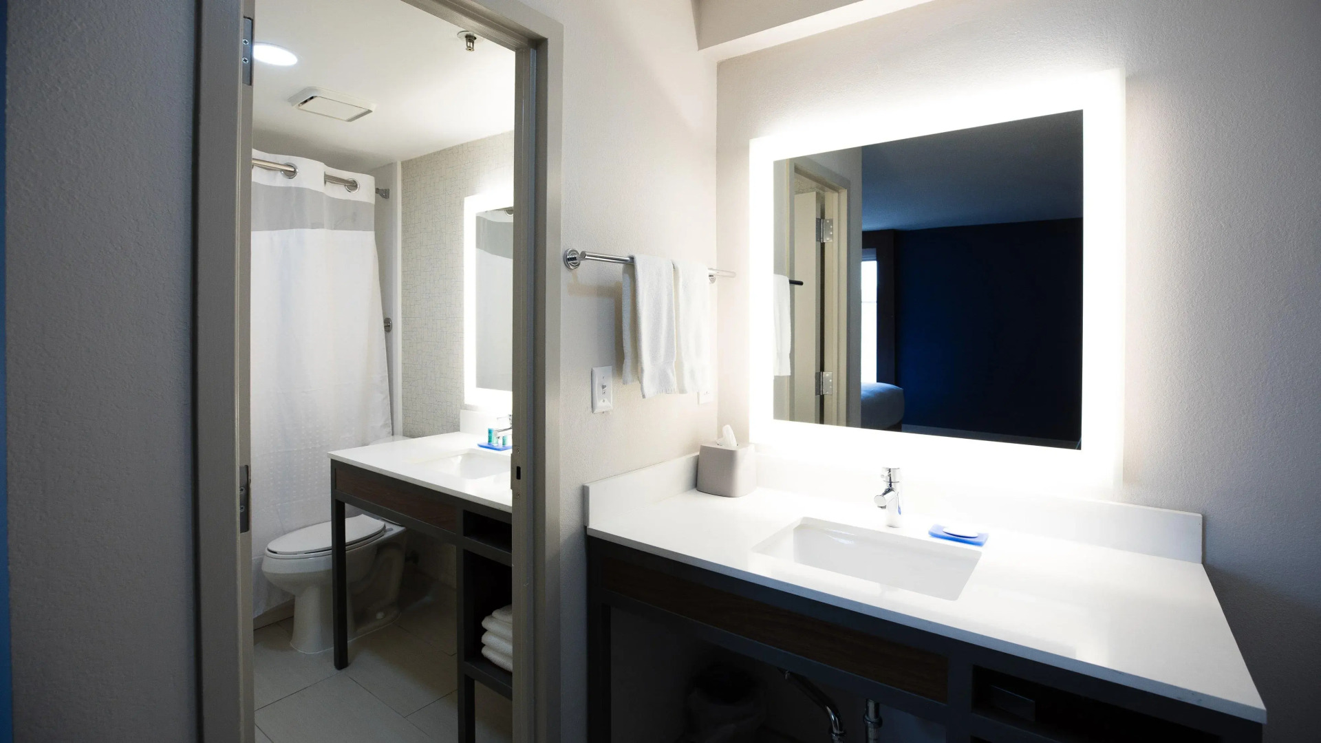 Holiday Inn Express Nashville Downtown - Broadway by IHG