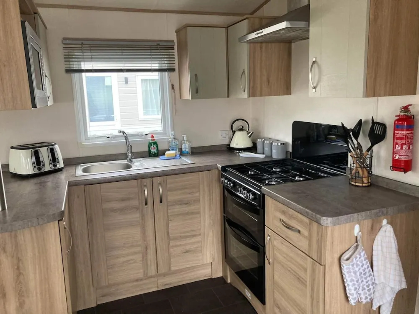 Luxury Pet Friendly Hot Tub Breaks at Tattershall