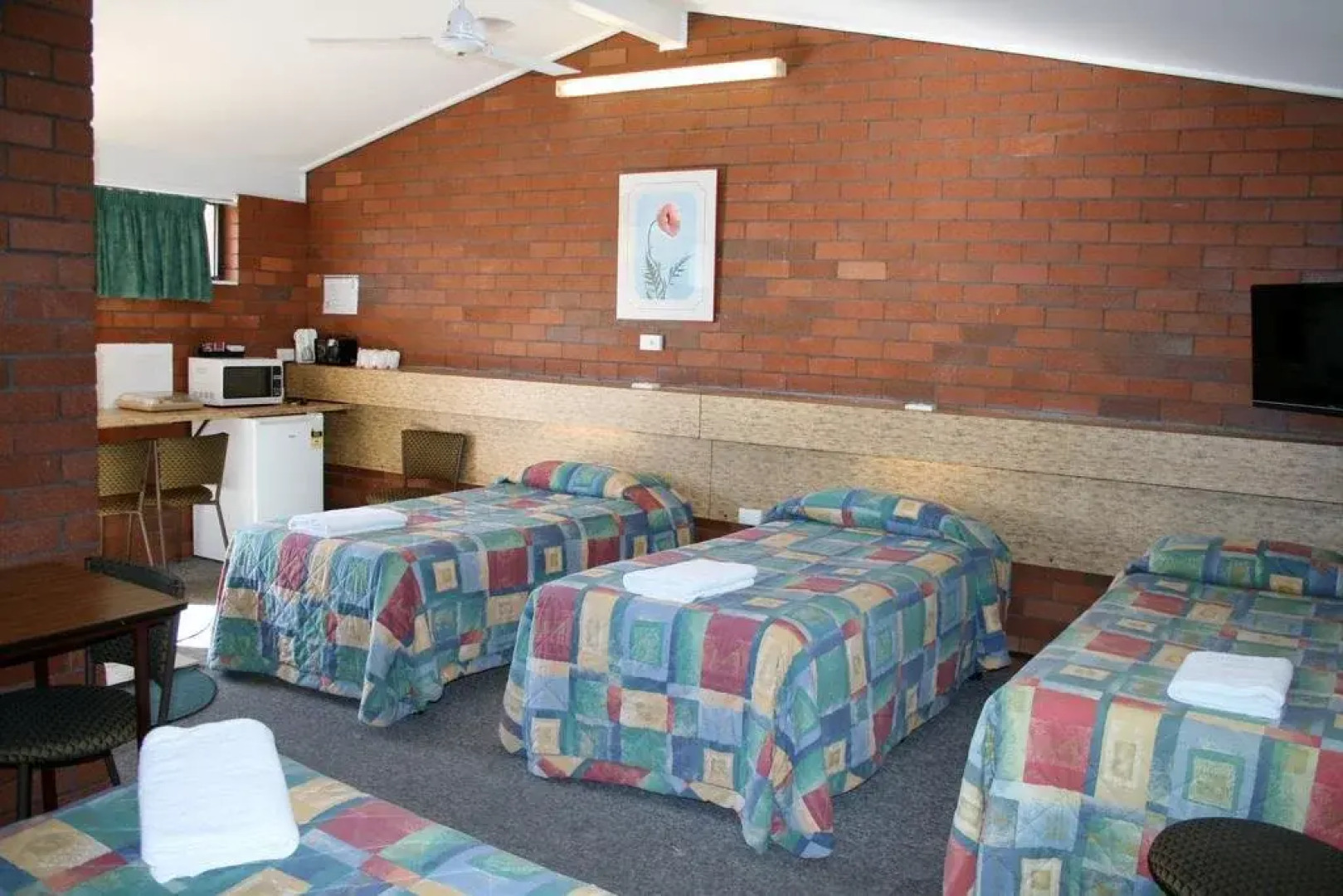 The Plains Motor Inn