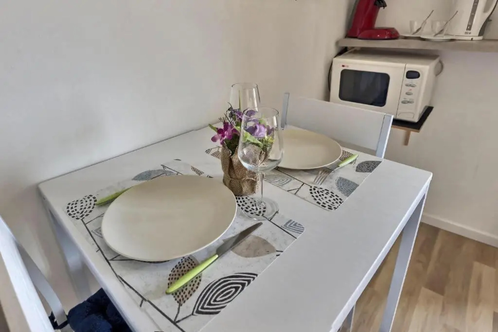 Studio vue sur le clocher, au calme Moustiers #3