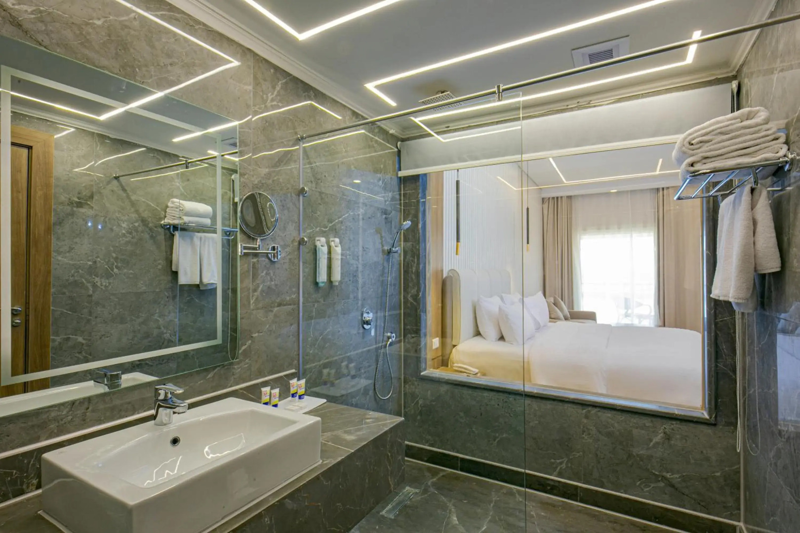 Курортный отель Bellagio Beach Resort